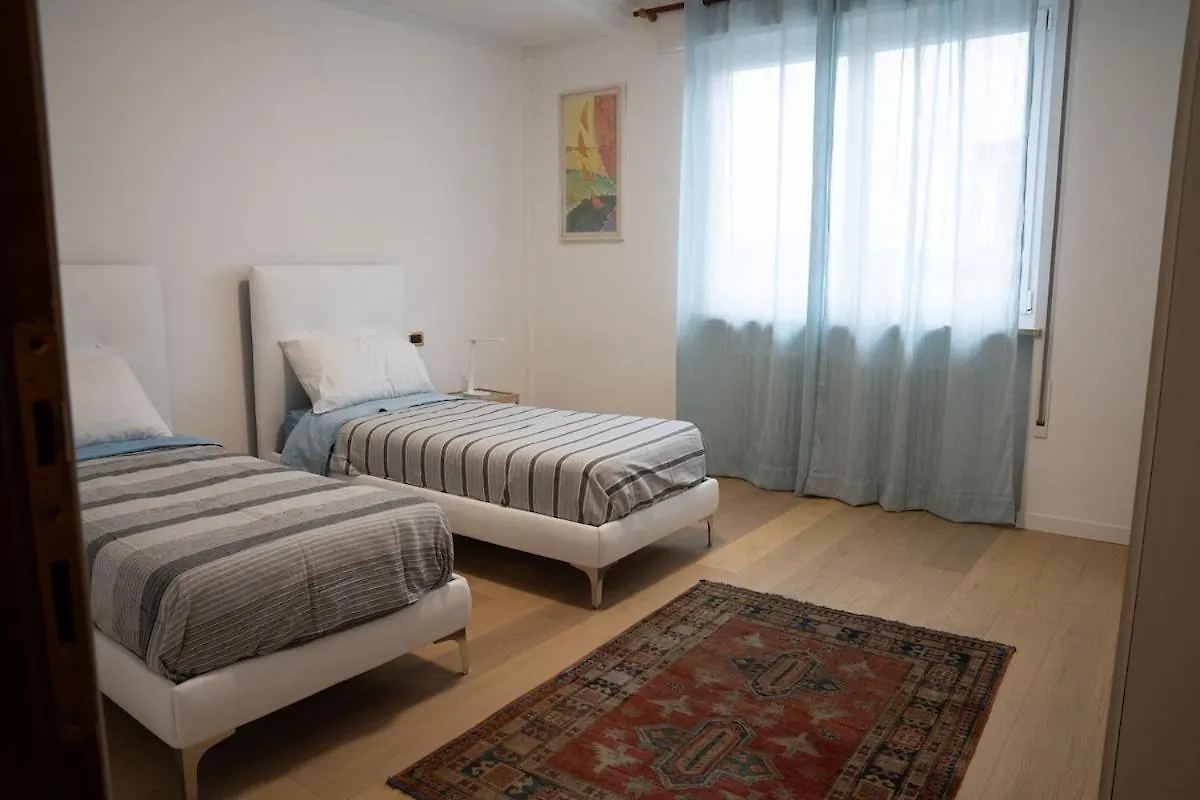 Apartment Elegante Alloggio Con Parcheggio Gratuito Vicenza